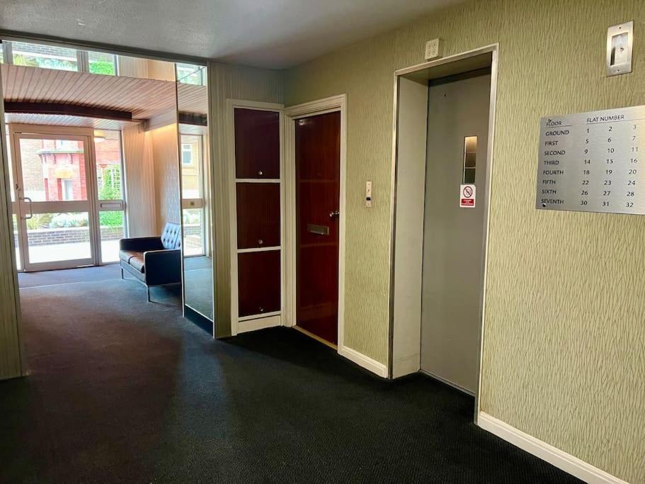 Apartment Large 2 Bedroom Private With Parking & Hut *
